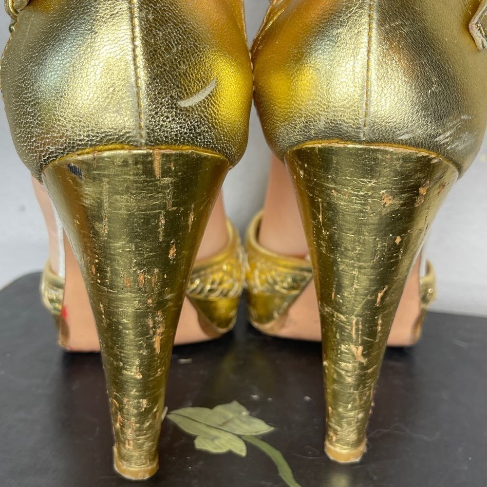 Coach Gold Leather‎ Heels - Picture 4 of 7
